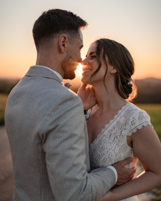 ✨ Magic Moment 🤍

Ein absolutes Highlight für uns - nicht nur 2026!

Am Chiemsee in der @eventstadl_seiseralm durften wir eine absolute Traumhochzeit begleiten! 🤍

#hochzeitsfotografkarlsruhe #hochzeitsfotografheidelberg #hochzeitsfotografbruchsal #boeserweddings #sunsetshooting